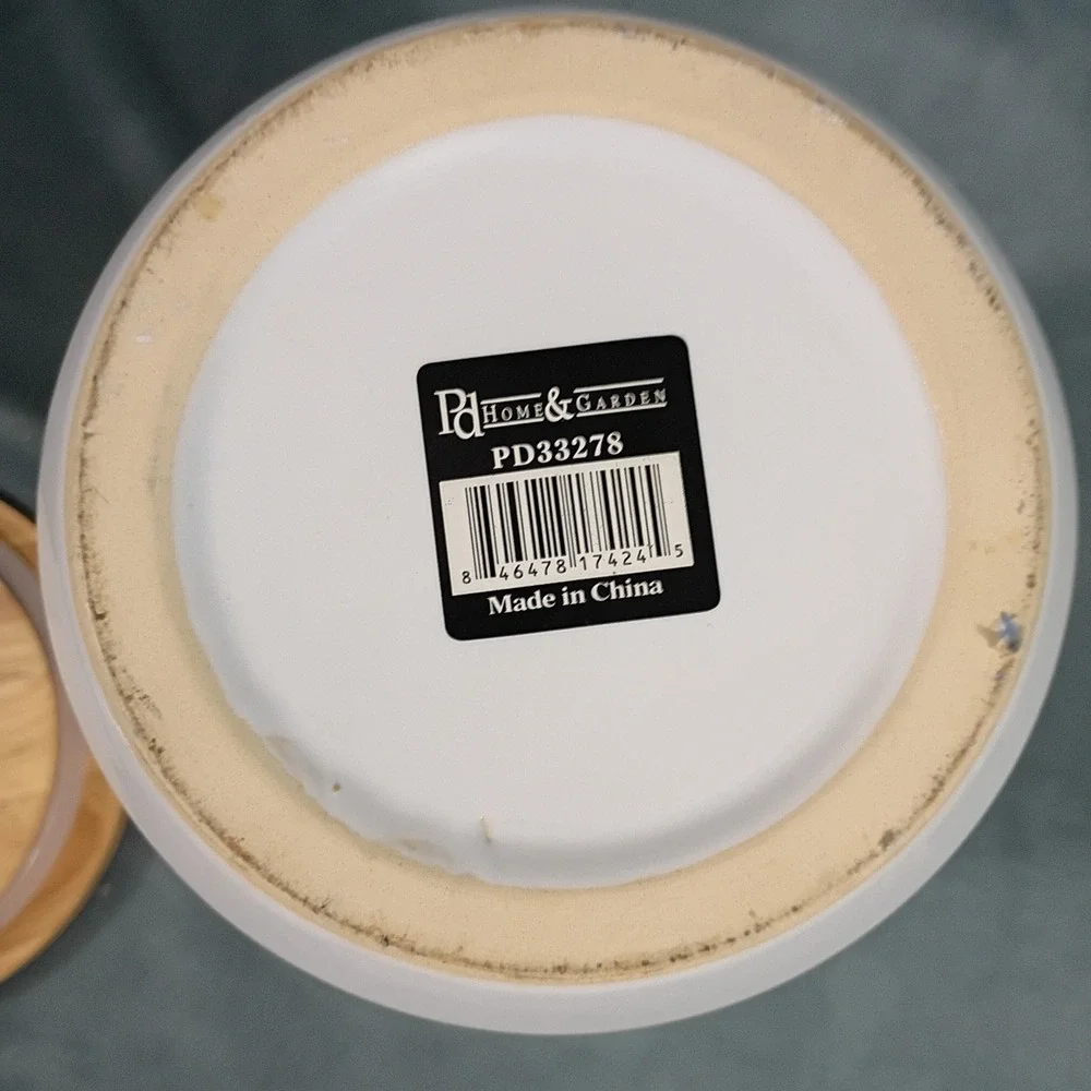 PD Home & Garden White Ceramic Canister with Wood Lid Ribbed Texture PD33278